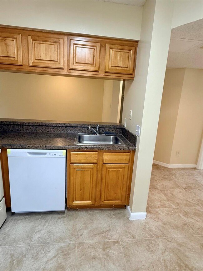 Building Photo - 1142 Coral Club Dr