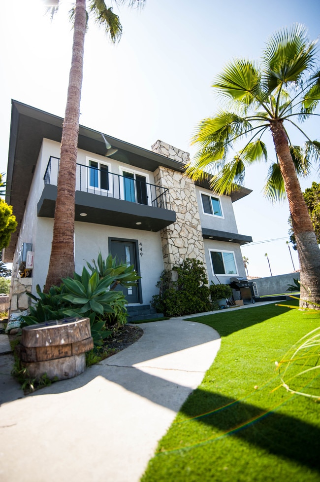Building Photo - 449 Palm Dr