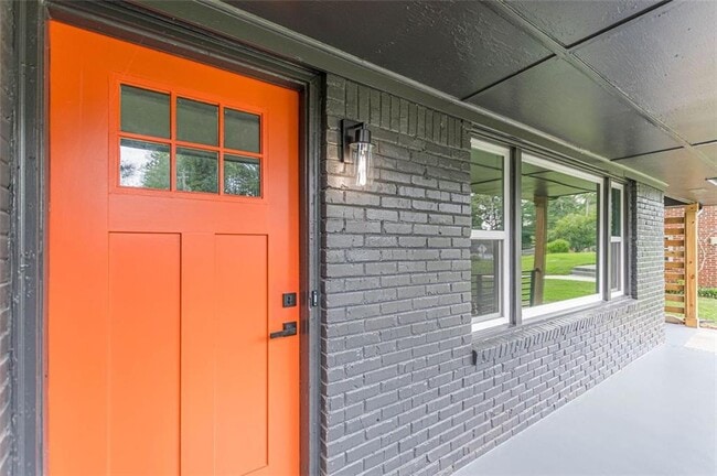 Building Photo - 2352 Glendale Dr