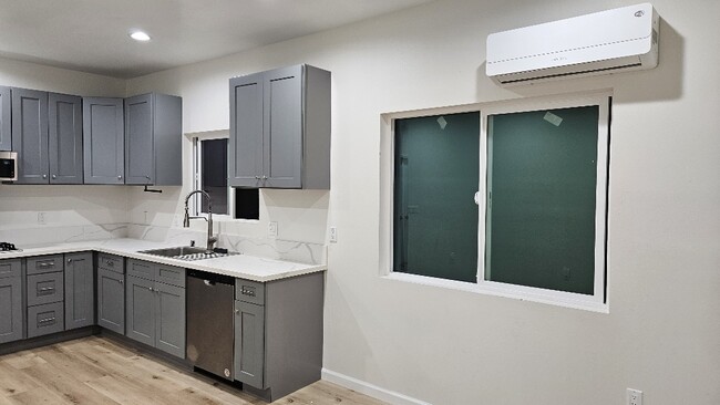 Building Photo - 1506 W Anahurst Pl