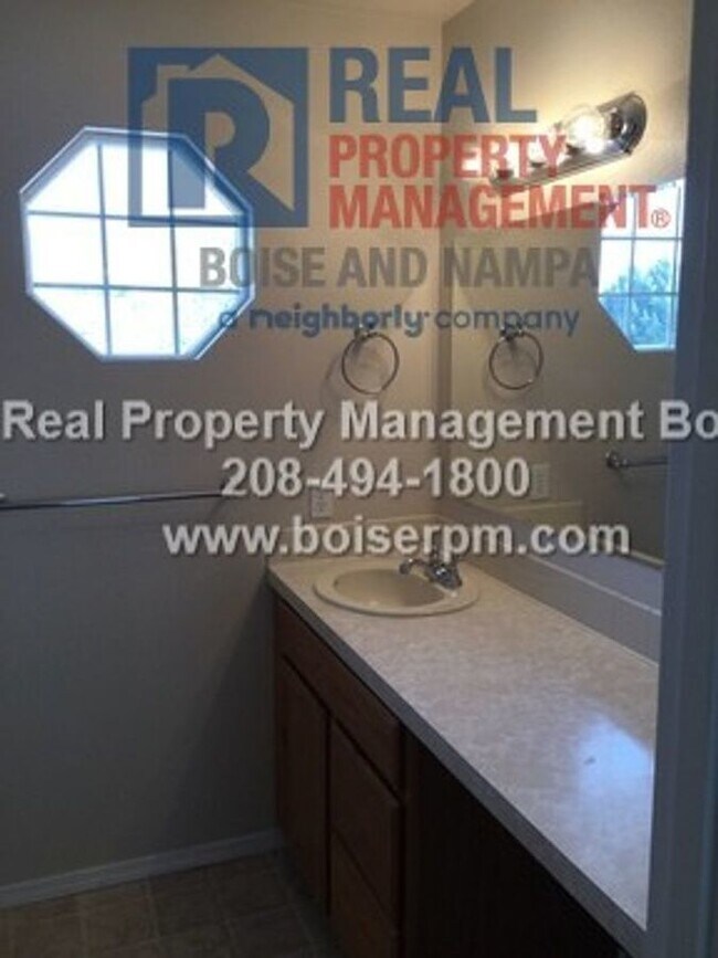 Building Photo - Perfect Meridian Location with Lots of Spa...