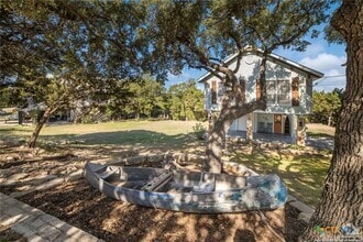 Building Photo - 693 Riviera Dr