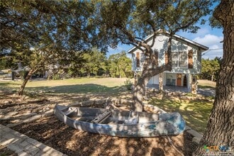 Building Photo - 693 Riviera Dr