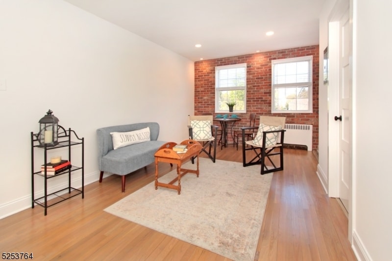 Primary Photo - 378 Claremont Ave