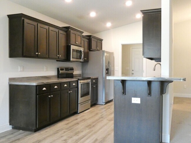 Building Photo - Spacious Home - Ashley Place