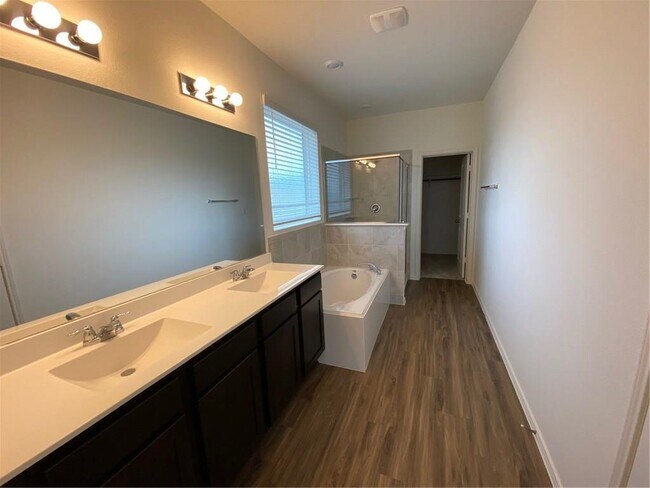 Building Photo - 204 Montauk Loop