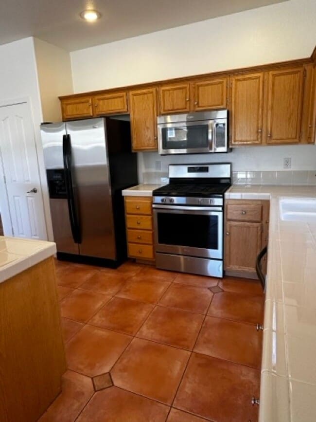 Building Photo - Stunning 3-Bedroom Home in the Heart of Su...