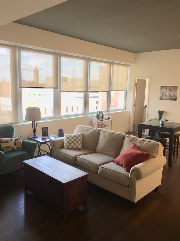 Foto principal - 120 E 1st St N