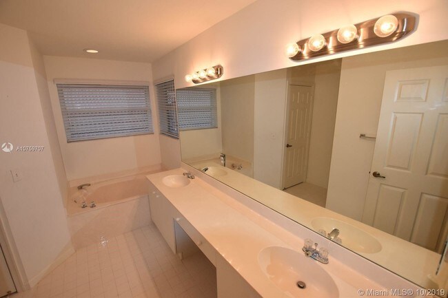 Building Photo - 10154 Aqua Vista Way
