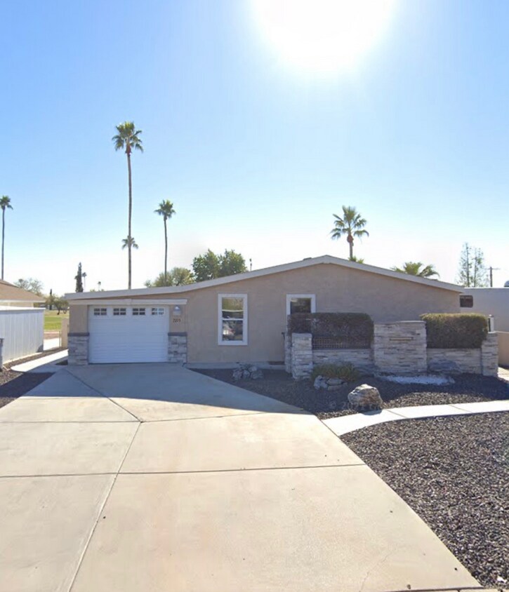 Foto principal - 7215 E Inverness Ave