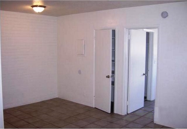 Building Photo - Breezy Palms Apartments