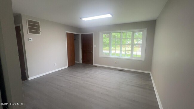 Foto del edificio - 104 Greencrest Cir
