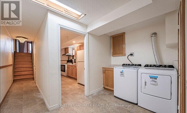 Photo du bâtiment - 2797 Windjammer Rd