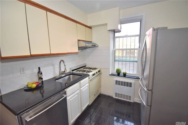 Foto del edificio - 64-11 99th St