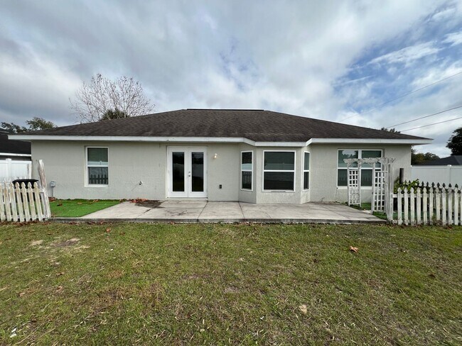 Foto del edificio - STUNNING 3 Bd/ 2 Ba Home in Ocala! Fenced ...