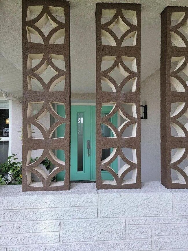 Foto del edificio - Single Family home on quiet street steps from the Intracoastal and Dining