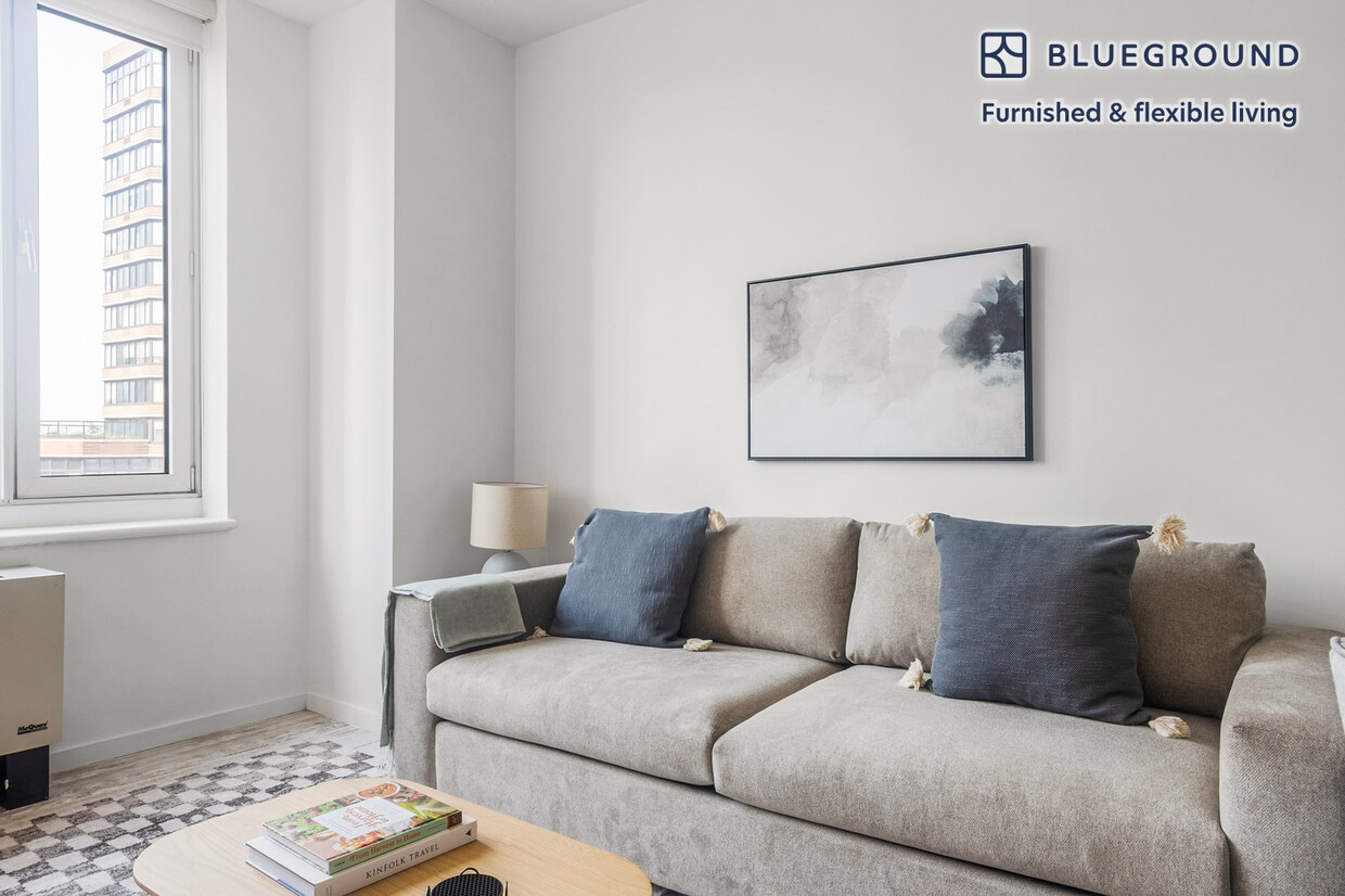 Foto principal - 635 W 42nd St