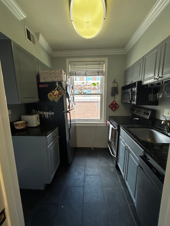 Building Photo - 719 S Saint Asaph St