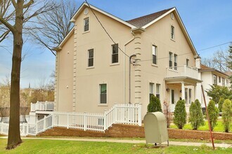 Building Photo - 150 Parkview Ave
