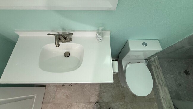 Foto del edificio - 6620 Grace Sweat Rd