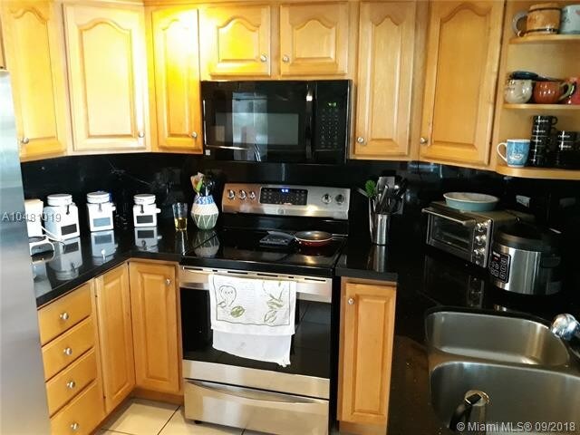 Building Photo - 563 NW 98th Ct