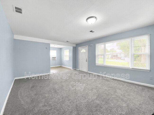 Building Photo - 1123 S Haden St