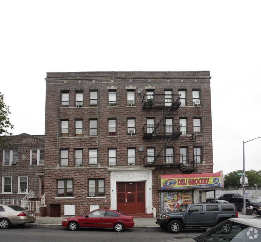 Building Photo - Lincoln Terrace Race Arms