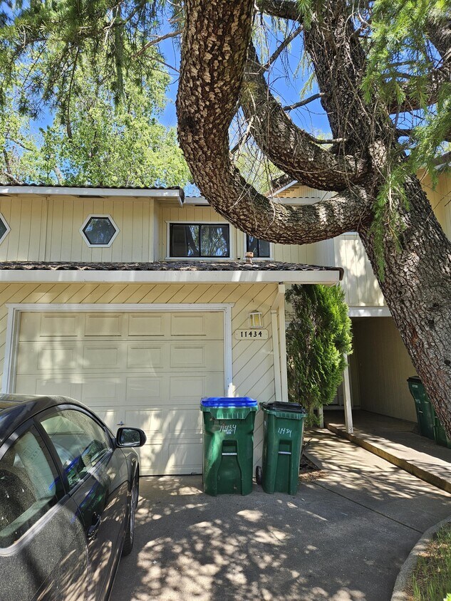 Primary Photo - 11434 Columbia Village Dr