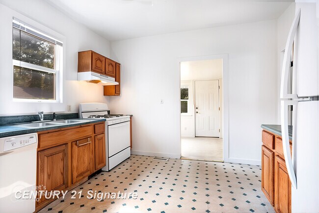 Building Photo - 2875 Schaeffer St