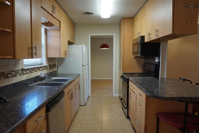 Foto del edificio - 4638 Summit Dr