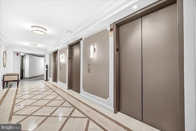 Foto del edificio - 5225 Pooks Hill Rd