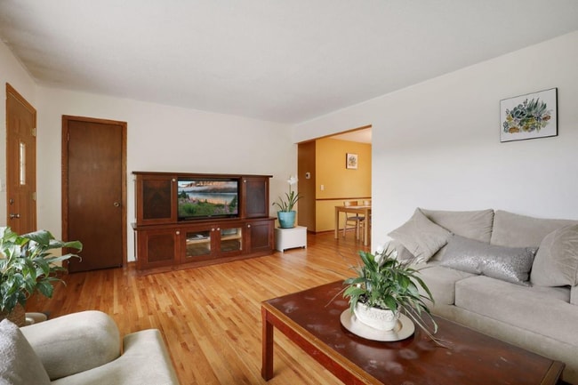 Building Photo - 656 17th Ave NW