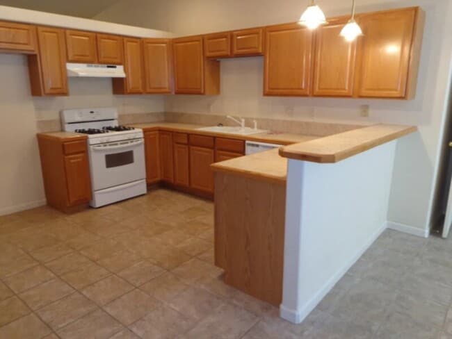 Building Photo - Beautiful Home!!