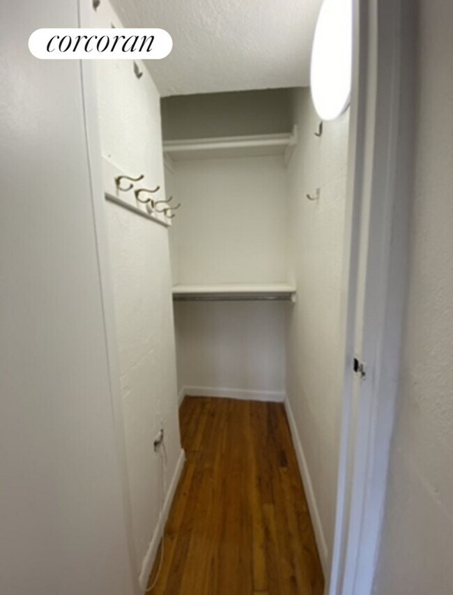 Foto del edificio - 443 E 83rd St