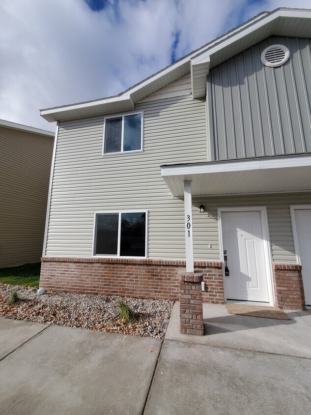 2001 Lawrence Ln, Blackfoot, ID 83221 Townhome Rentals in Blackfoot