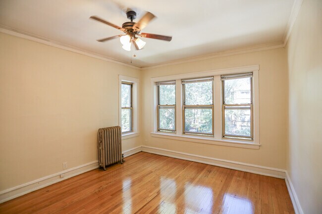 Foto del edificio - 1361 W Greenleaf Ave
