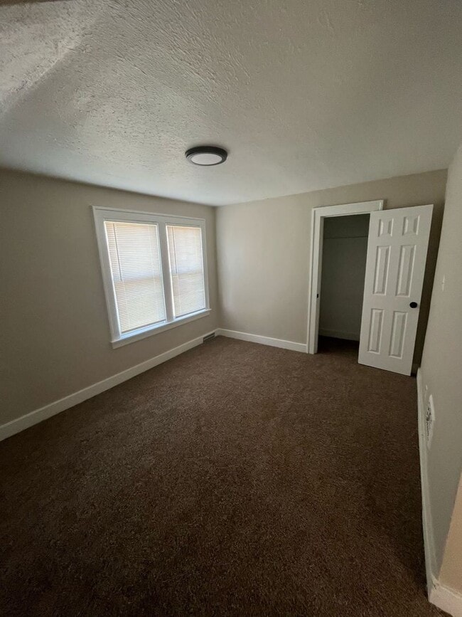 Building Photo - Renovated 4-Bedroom, 2-Bath Home – We Welc...