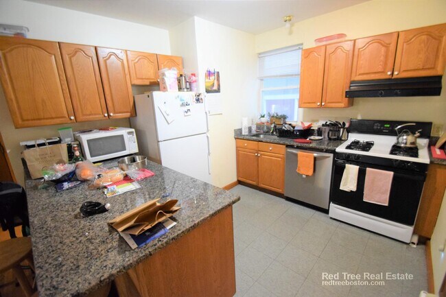 Photo - 551 Washington St Apartment