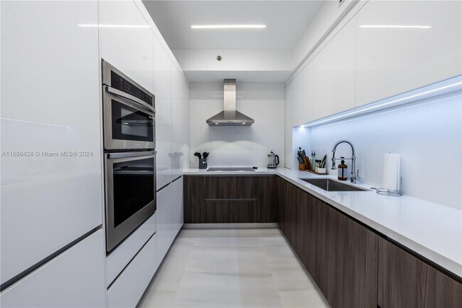 Foto del edificio - 3600 Mystic Pointe Dr