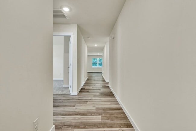 Building Photo - 627 Fox Den Cir