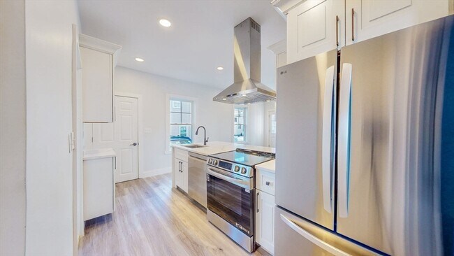 Building Photo - 24 Alfred St