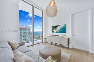 Building Photo - 2655 S Bayshore Dr