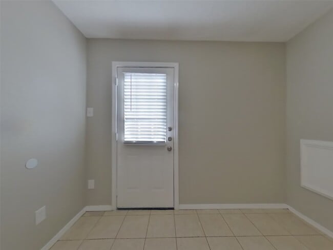 Foto del edificio - 6922 Clee Ln