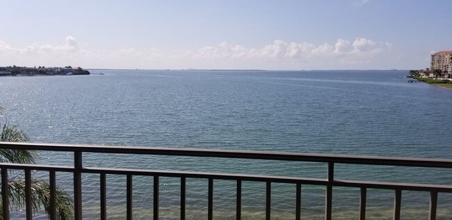 Foto del edificio - 5700 Escondida Blvd S