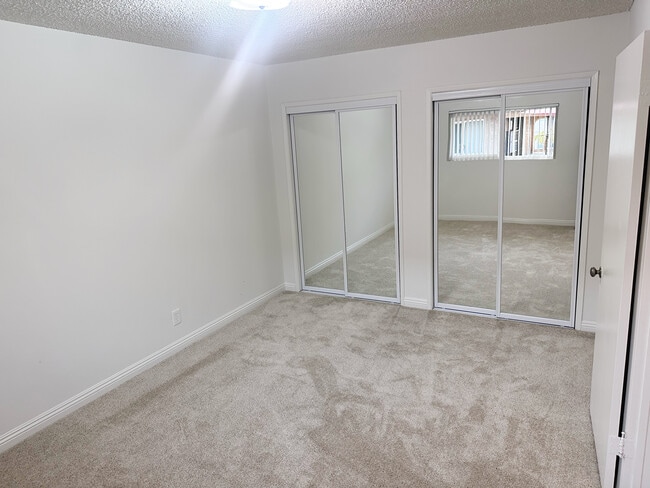 Building Photo - Vanderbilt West