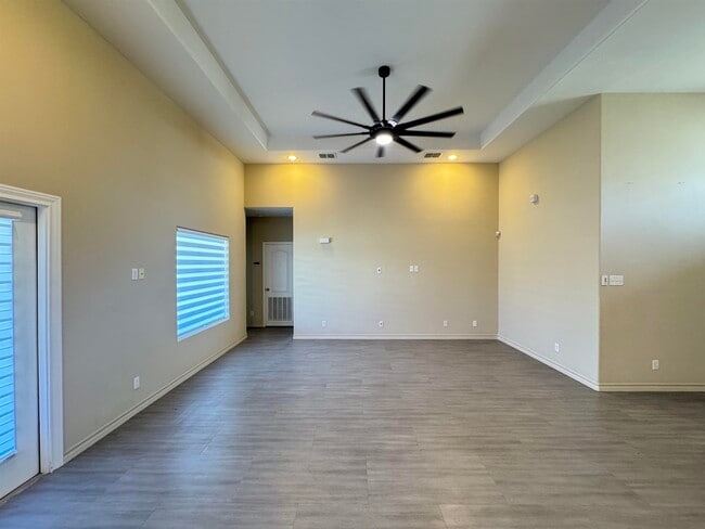 Building Photo - 120 Tranquilo Dr