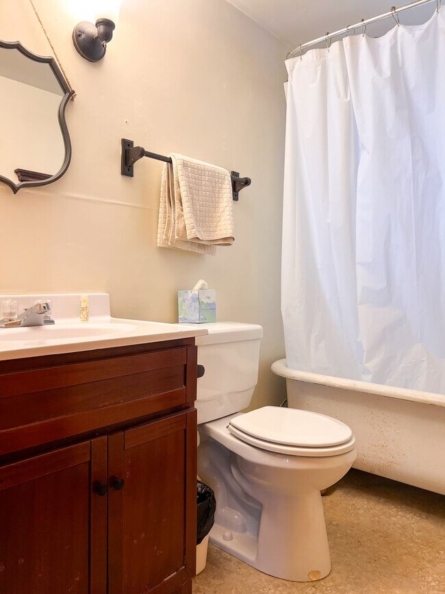 Foto del edificio - FURNISHED COUNTRY COTTAGE IN BROWNSVILLE