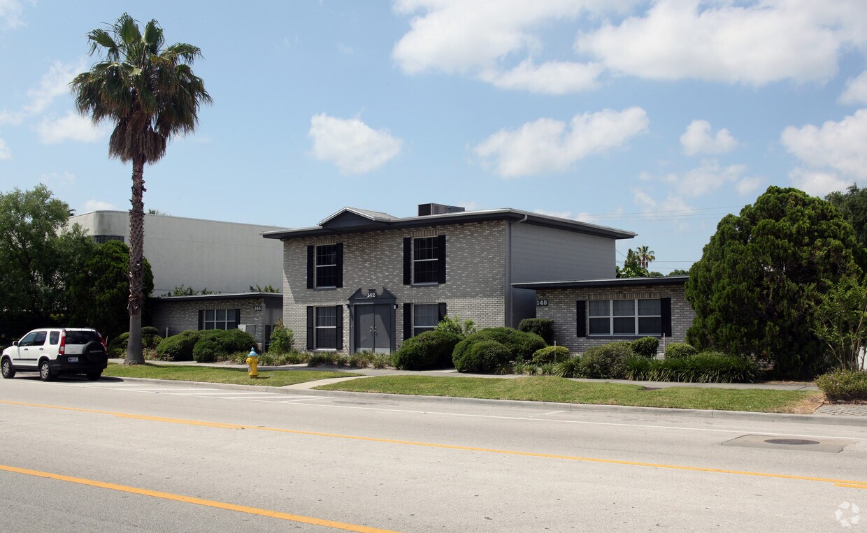 Foto del edificio - 140 E Davis Blvd