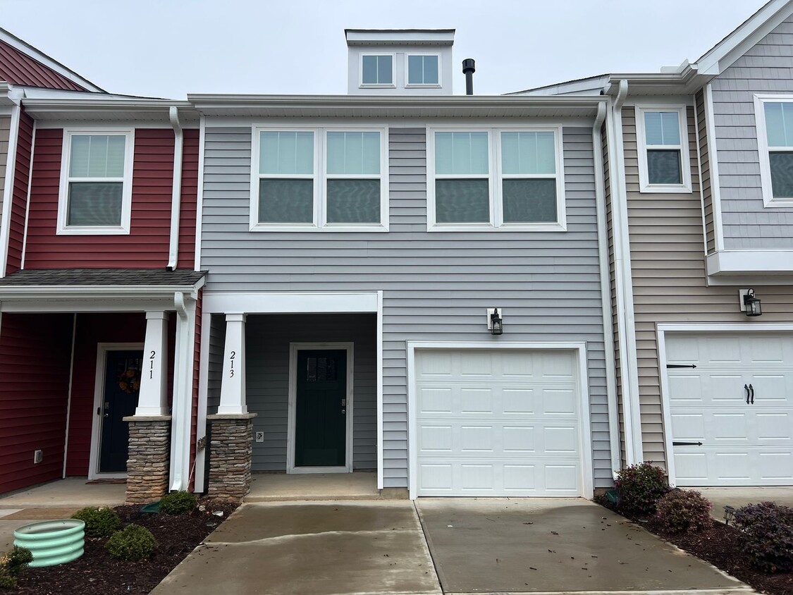 Primary Photo - Stunning 3/2 Rental Unit in Prime Simpsonv...