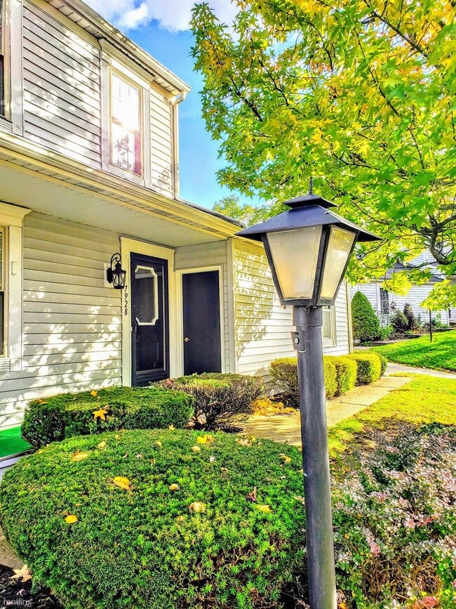 Building Photo - 2 br, 1.5 bath Condo - Bretton North Condo...